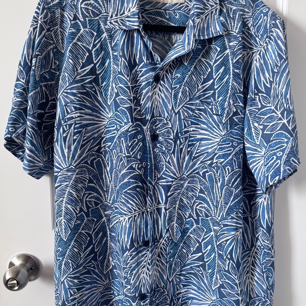 Tommy Bahama Blue and White Leaf Print Shirt-Large